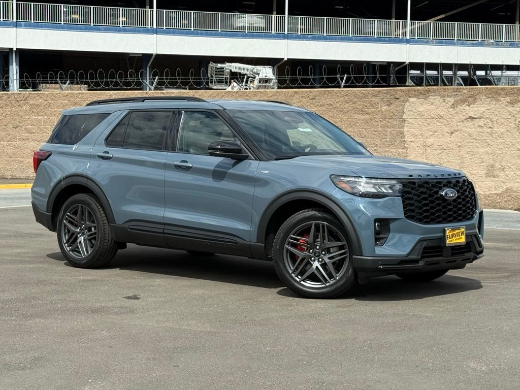 2025 Ford Explorer ST-LINE's photo