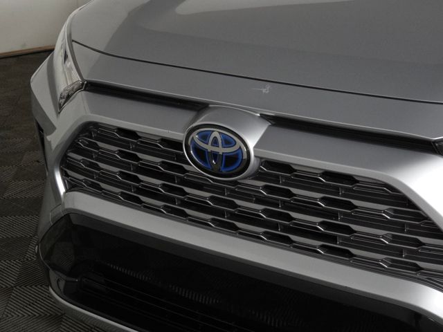 2020 Toyota RAV4 Hybrid XSE photo 10