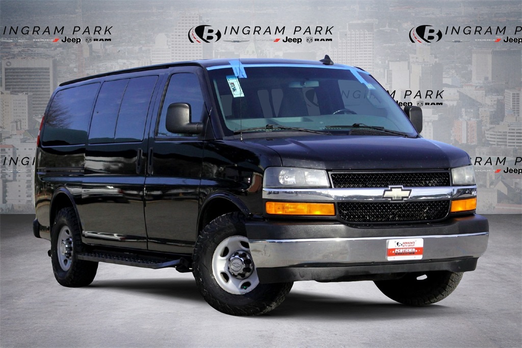 2017 Chevrolet Express Passenger LS