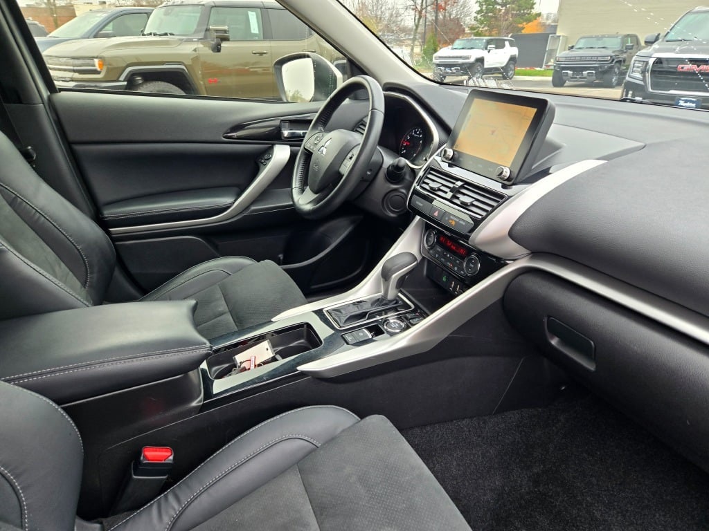 2023 Mitsubishi Eclipse Cross SE photo 4