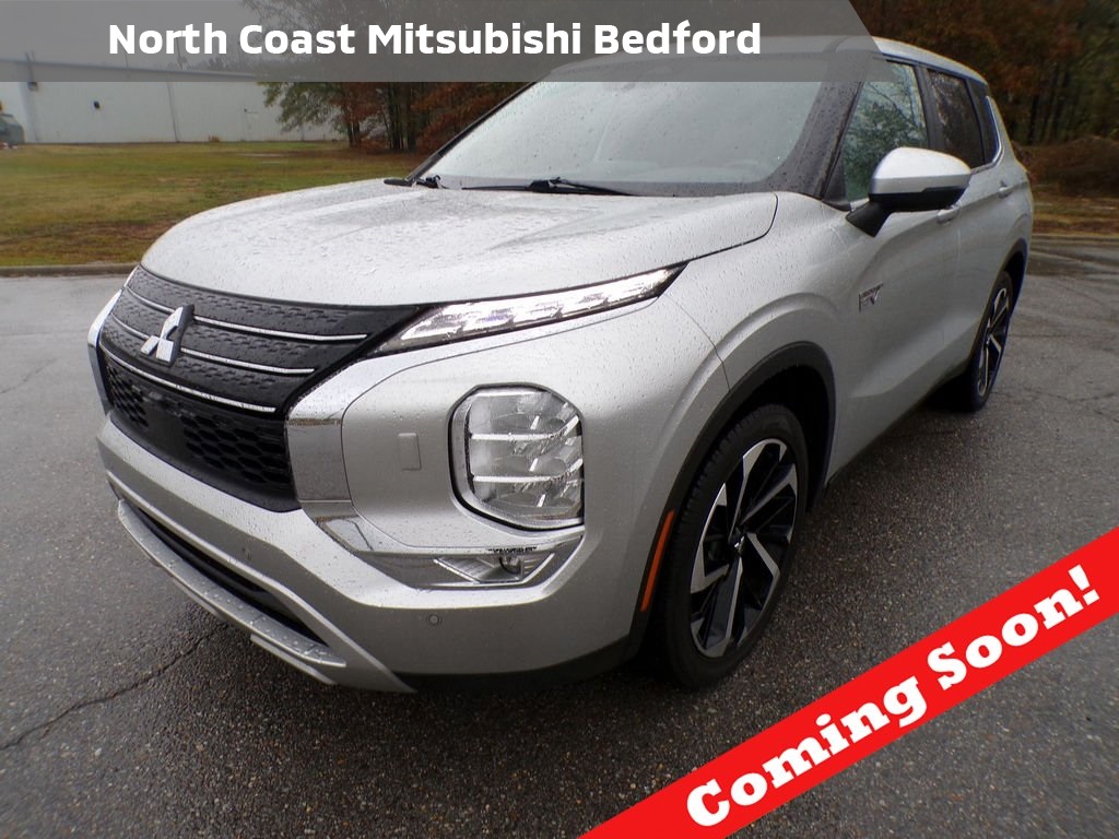 2023 Mitsubishi Outlander Plug-In Hybrid SE's photo