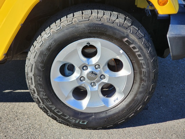 2015 Jeep Wrangler Sahara photo 3