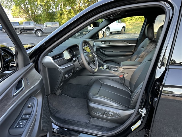 2025 Jeep Grand Cherokee Limited photo 38