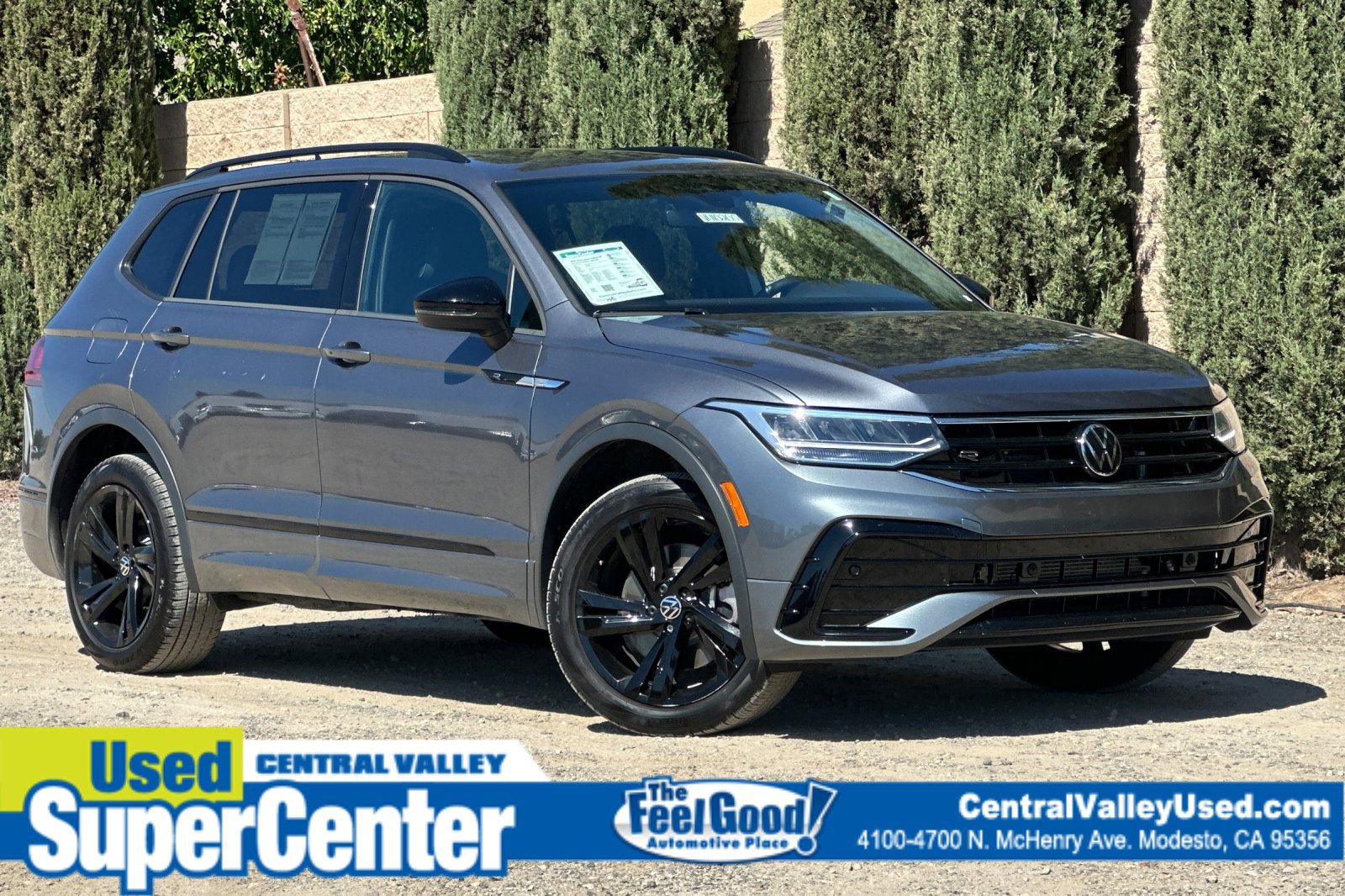 2024 Volkswagen Tiguan SE R-LINE BLACK's photo