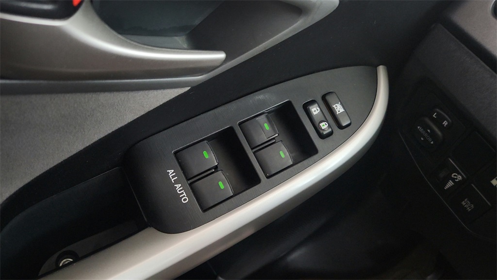 2013 Toyota Prius Plug-in Base photo 20