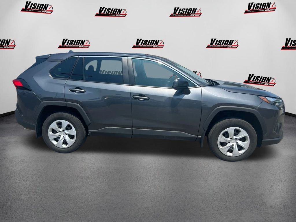 2024 Toyota RAV4 LE photo 4