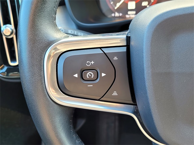 2021 Volvo XC40 Momentum photo 12