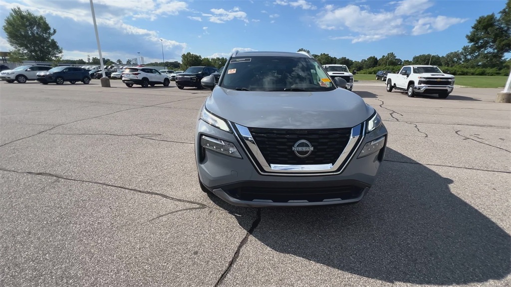 2023 Nissan Rogue SL photo 3