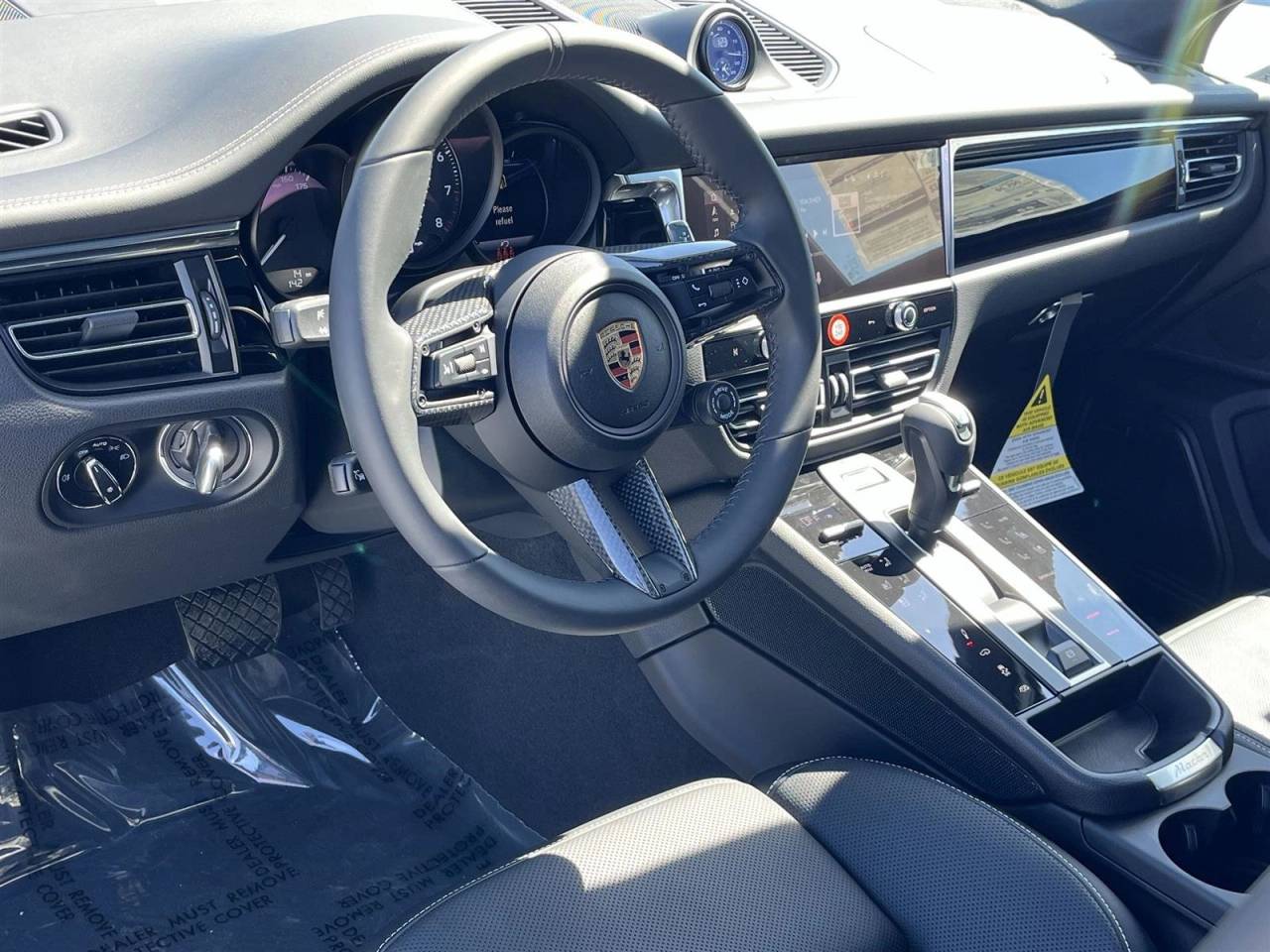 2025 Porsche Macan T photo 14