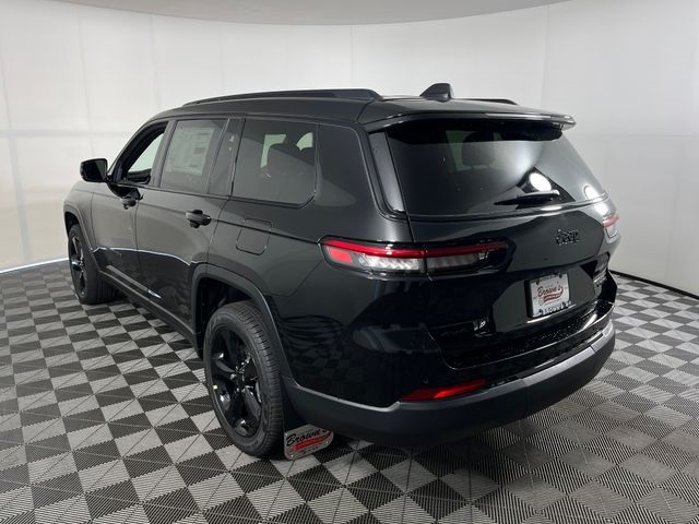2025 Jeep Grand Cherokee Limited photo 3