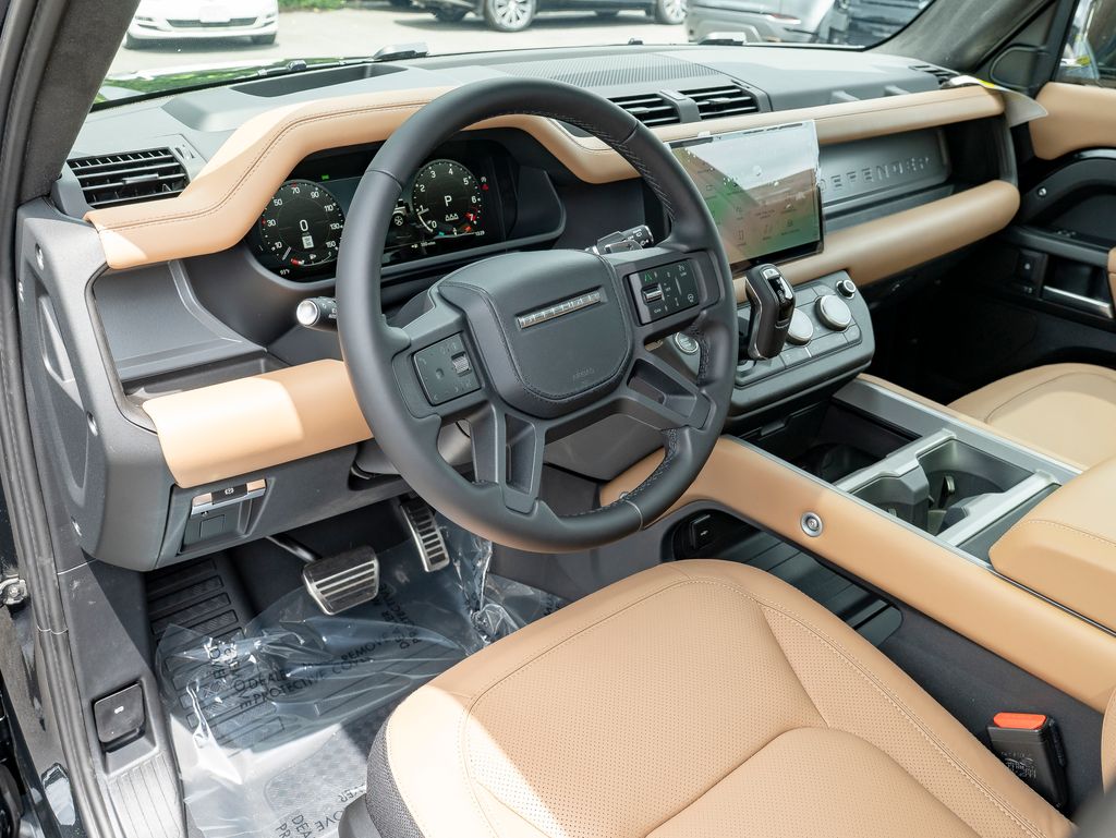 2025 Land Rover Defender 110 V8 photo 11