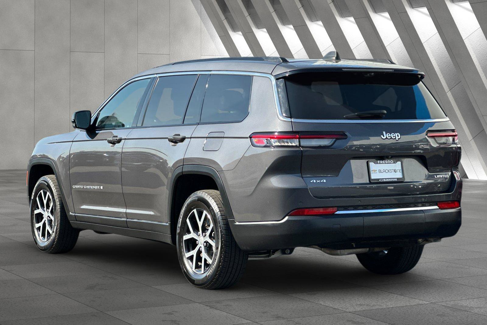 2024 Jeep Grand Cherokee Limited photo 5