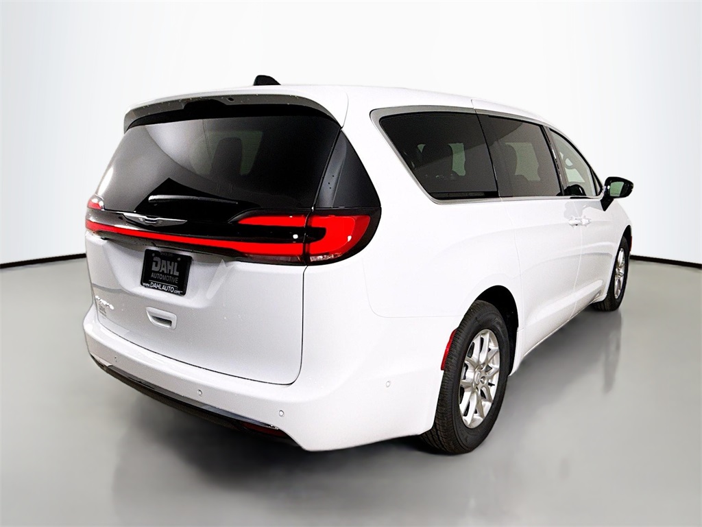 2025 Chrysler Pacifica photo 6