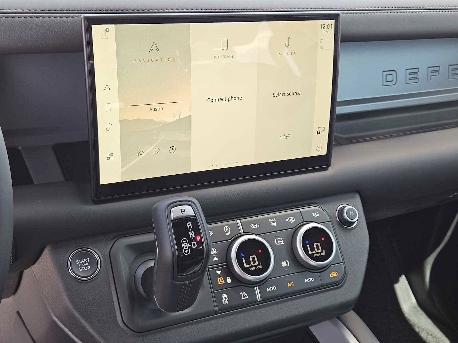 2025 Land Rover Defender 130 V8 photo 15