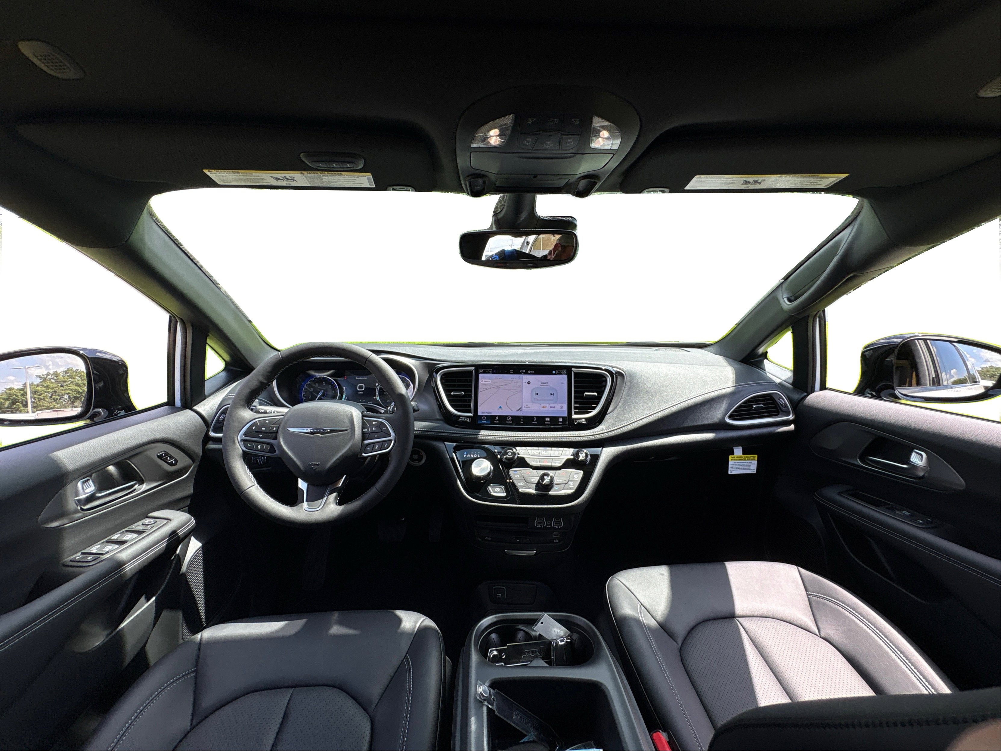 2025 Chrysler Pacifica photo 16