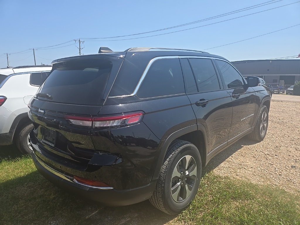 2022 Jeep Cherokee Limited 4xe photo 2