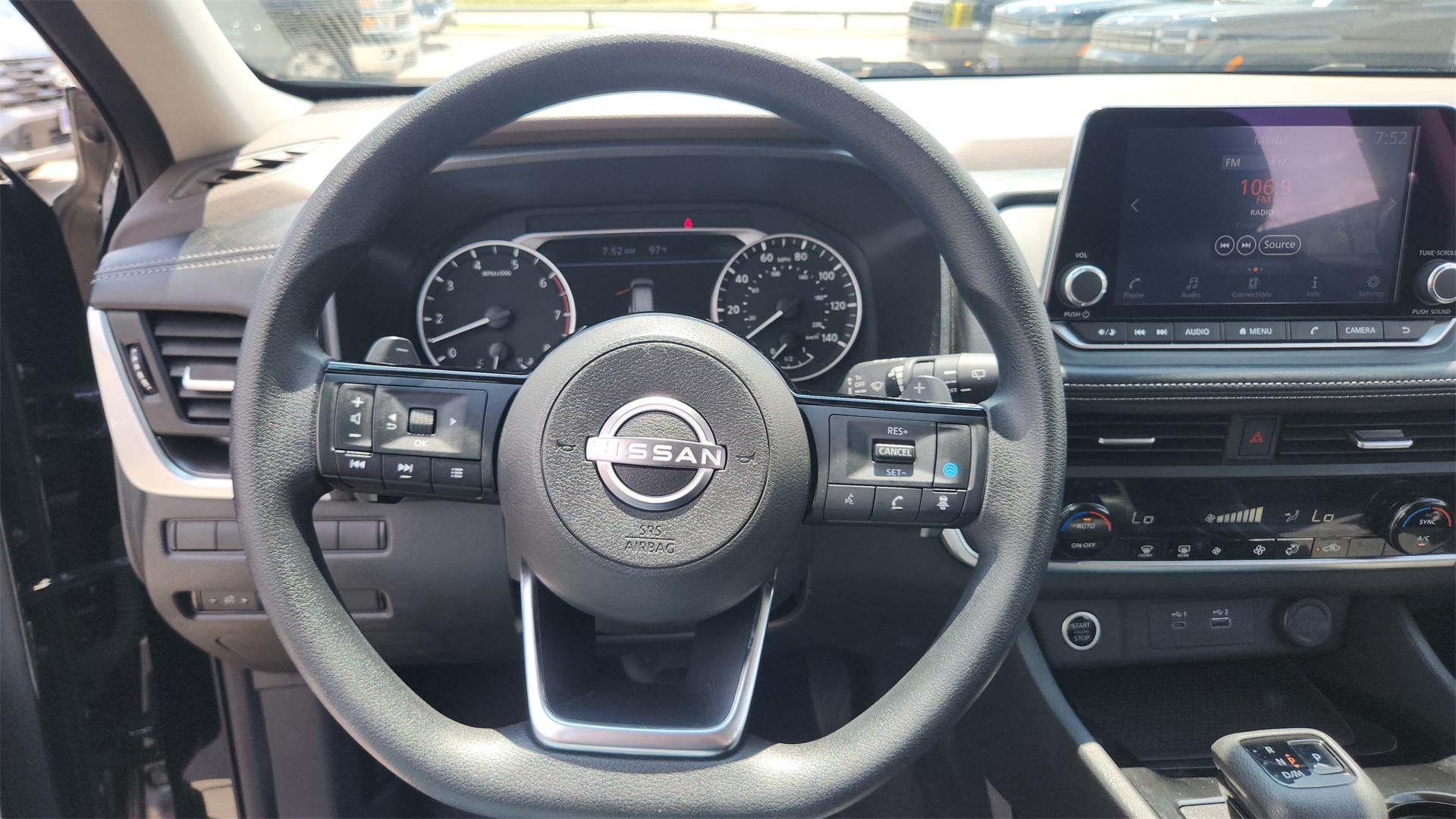 2023 Nissan Rogue SV photo 13