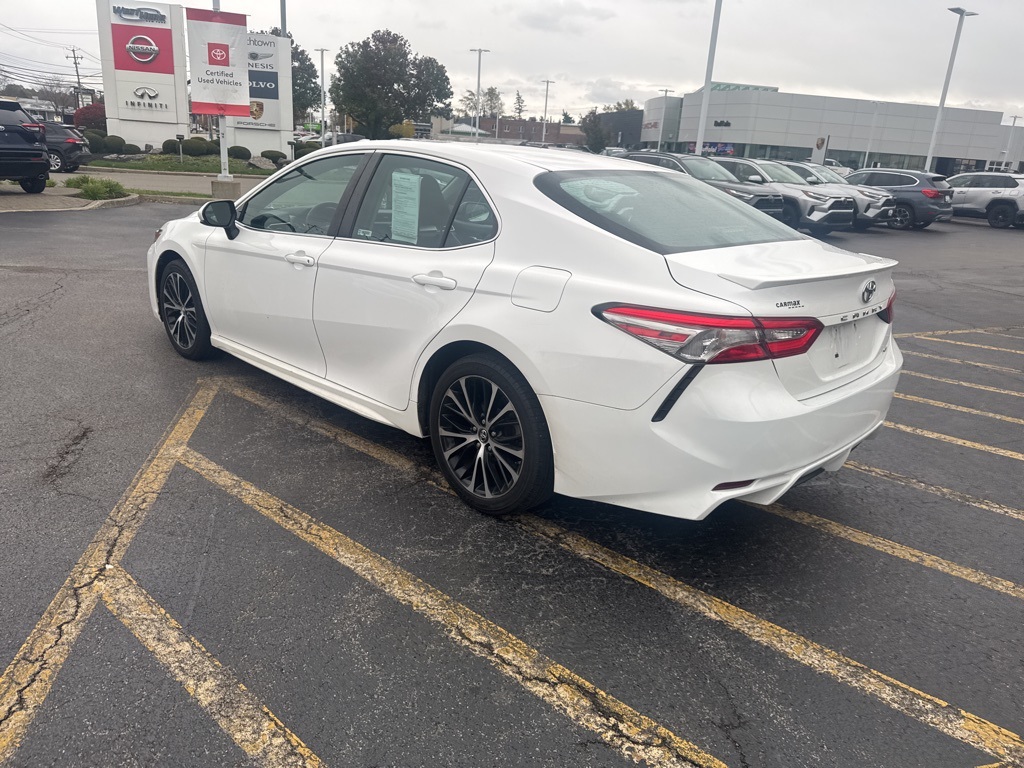 2018 Toyota Camry SE photo 4