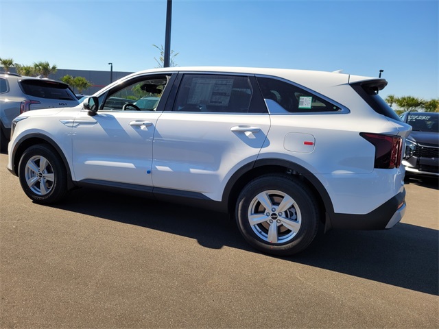 2026 Kia Sorento LX photo 2