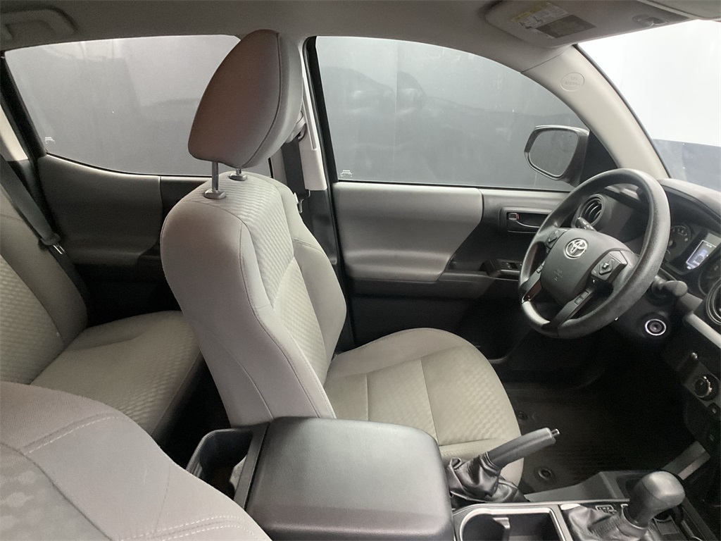2022 Toyota Tacoma SR5 photo 25