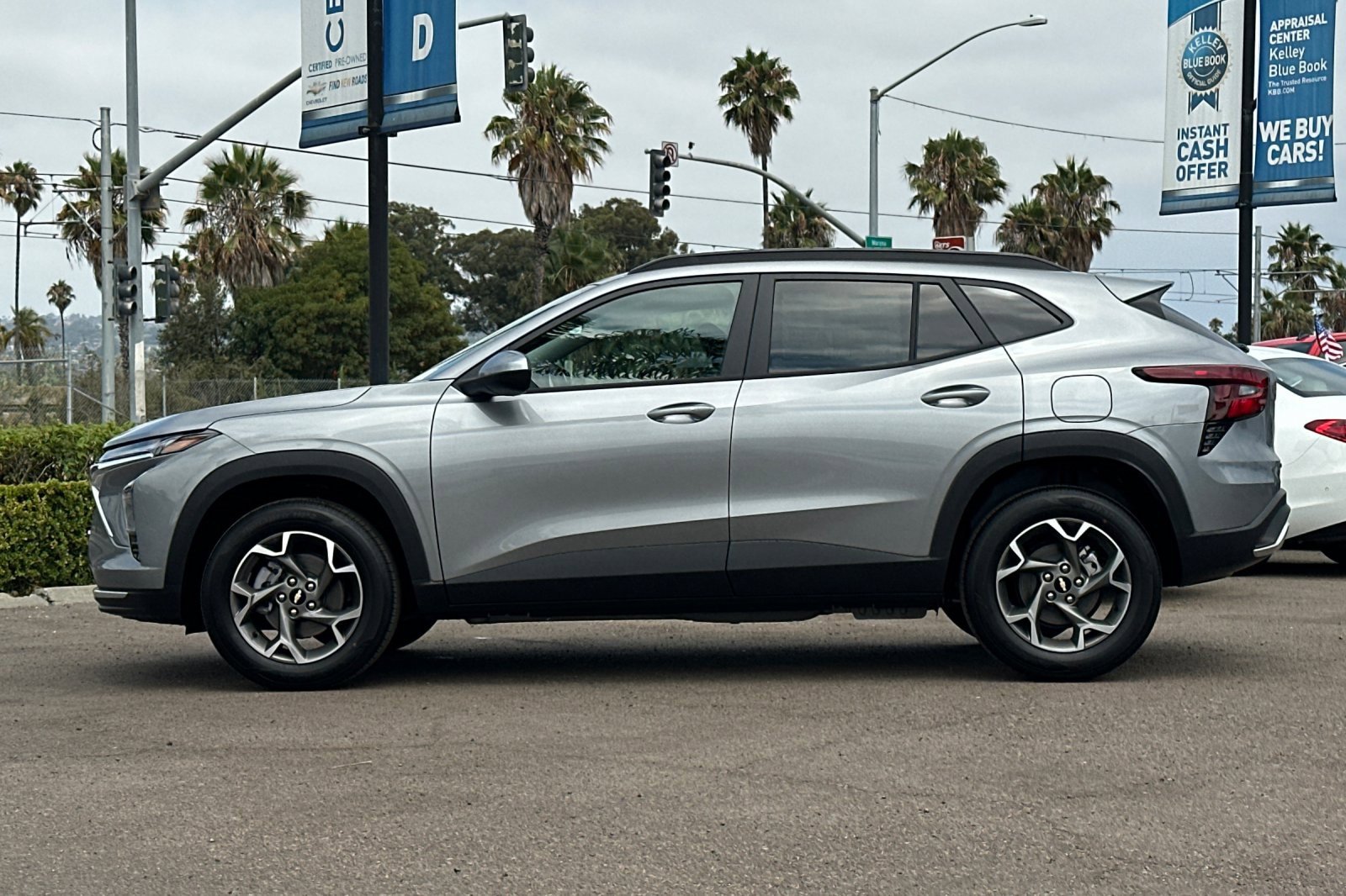 2025 Chevrolet Trax LT photo 7