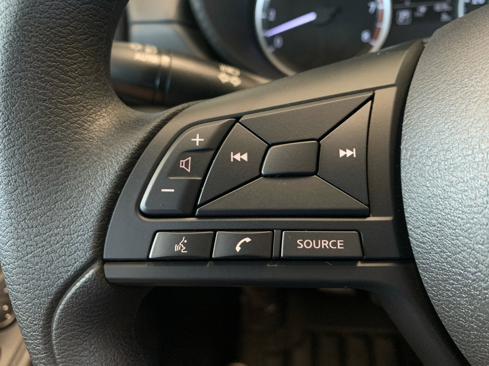 2025 Nissan Versa S photo 13