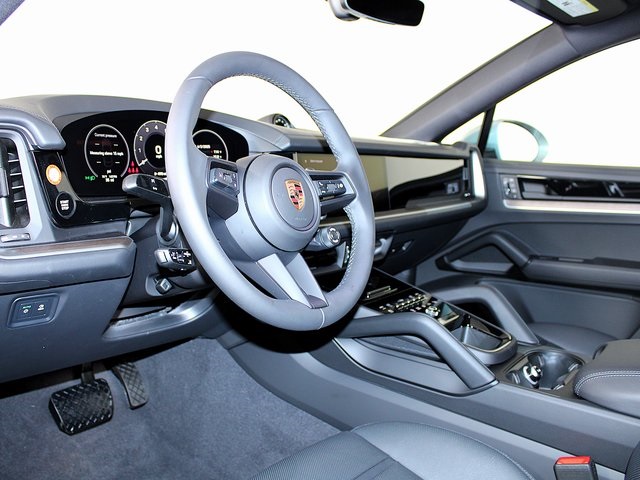 2025 Porsche Cayenne photo 4