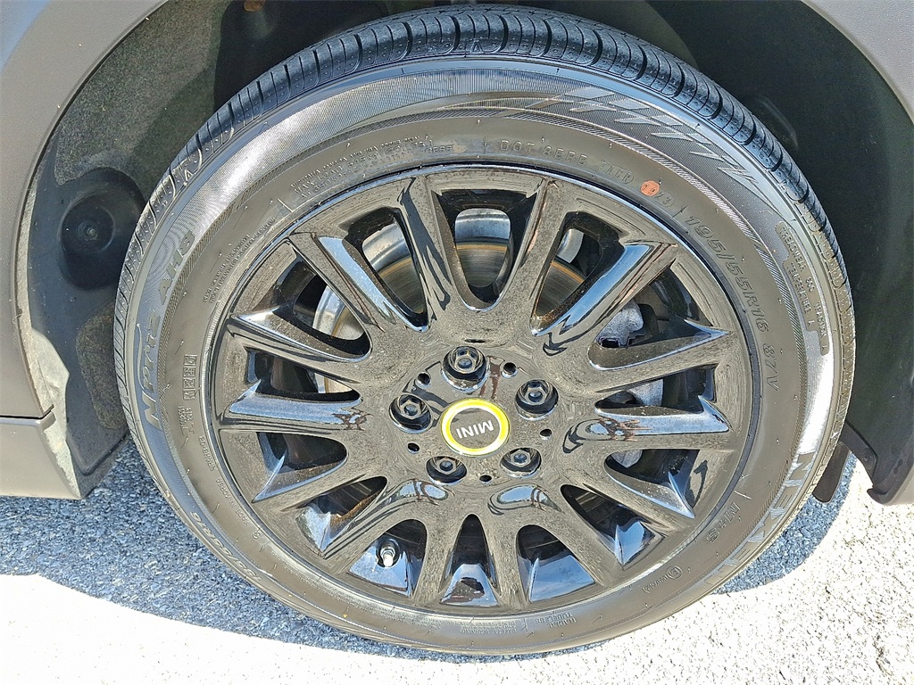2022 Mini Cooper SE Signature photo 9