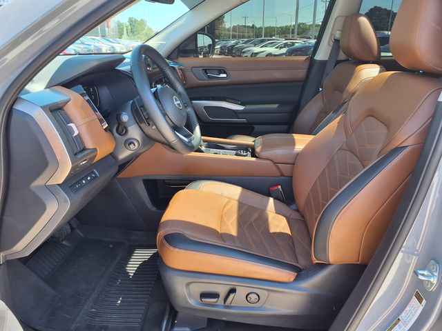 2023 Nissan Pathfinder Platinum photo 3