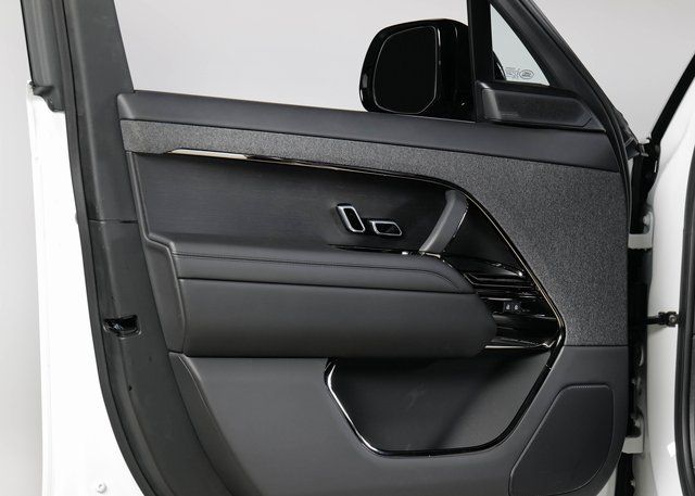 2025 Land Rover Range Rover Sport SE photo 18