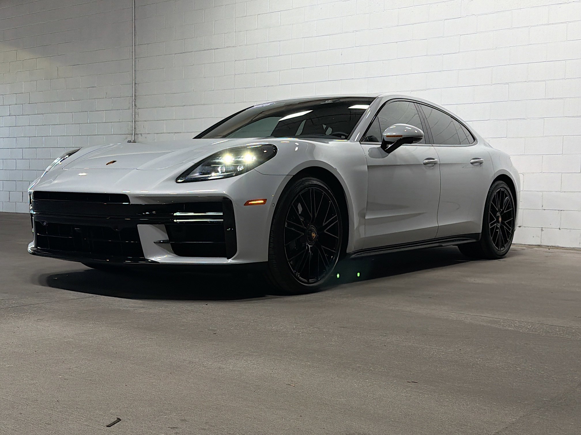 2025 Porsche Panamera GTS's photo