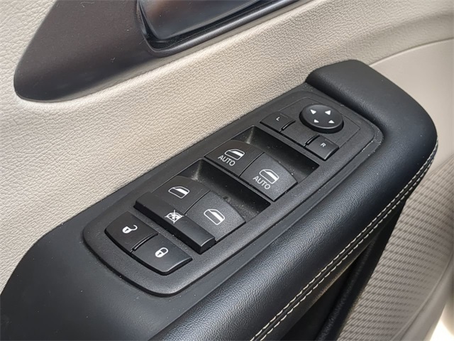 2023 Chrysler Pacifica Hybrid Touring L photo 24