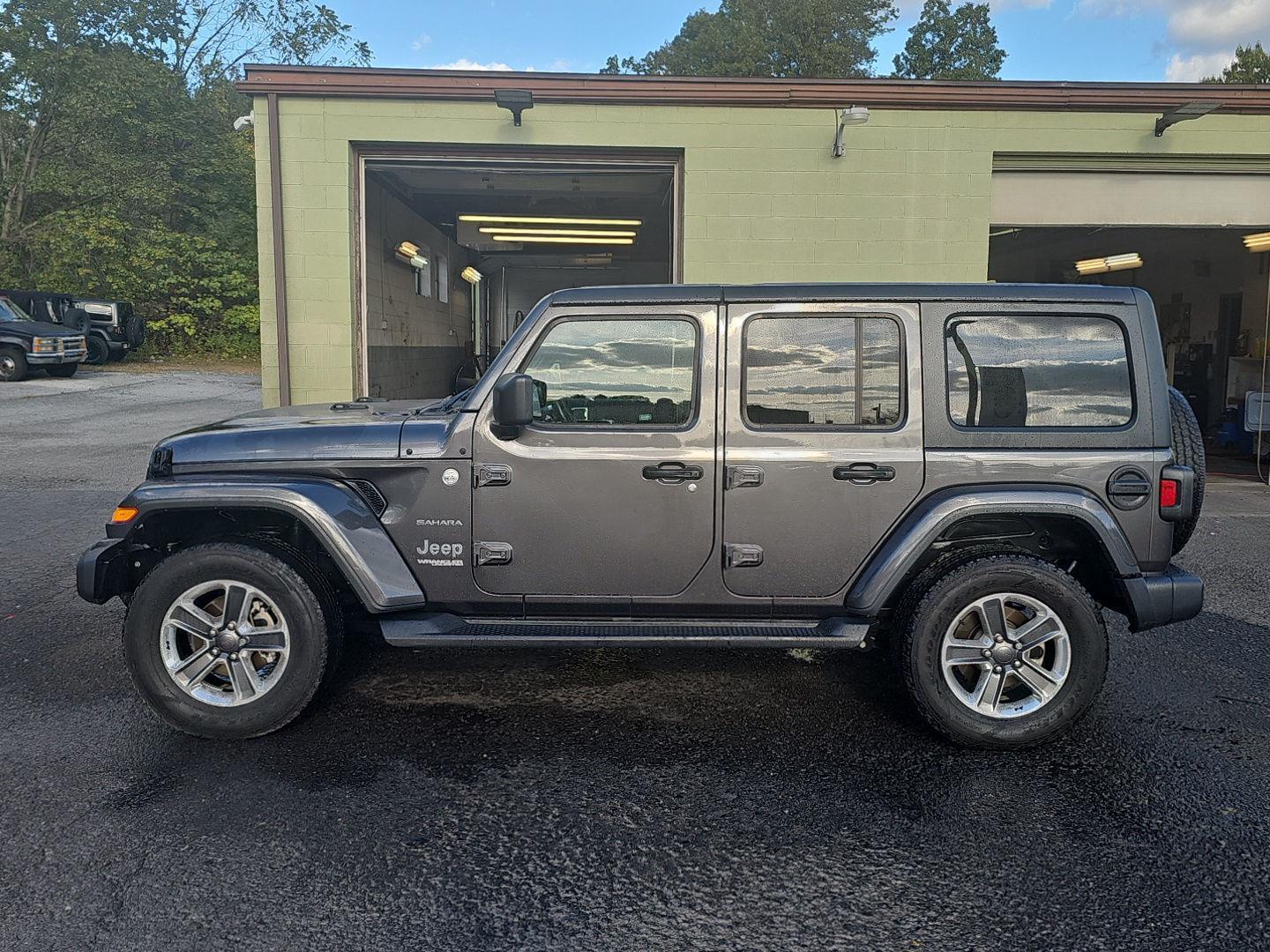 2021 Jeep Wrangler Unlimited Sahara photo 3