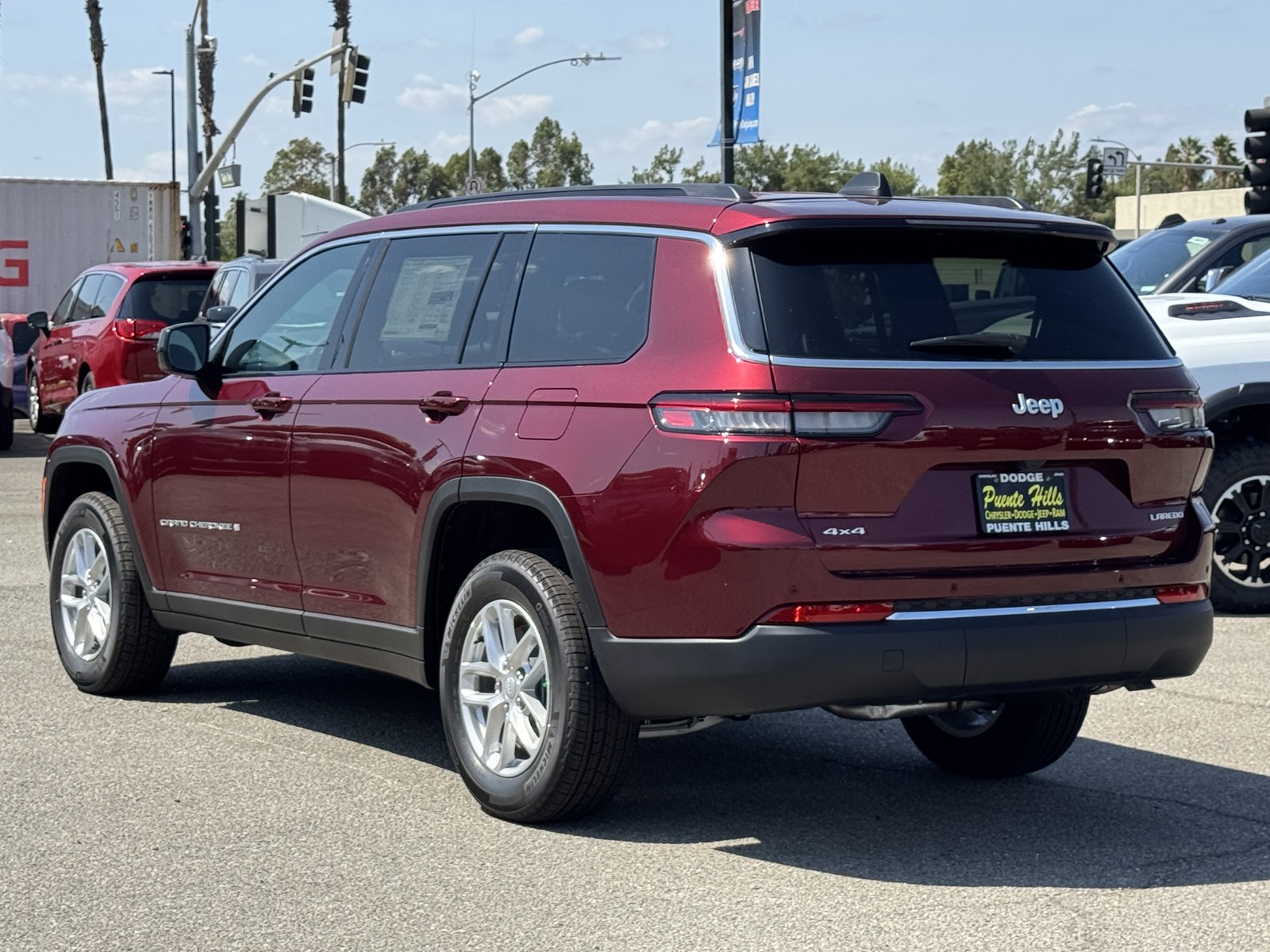 2025 Jeep Grand Cherokee Laredo photo 4