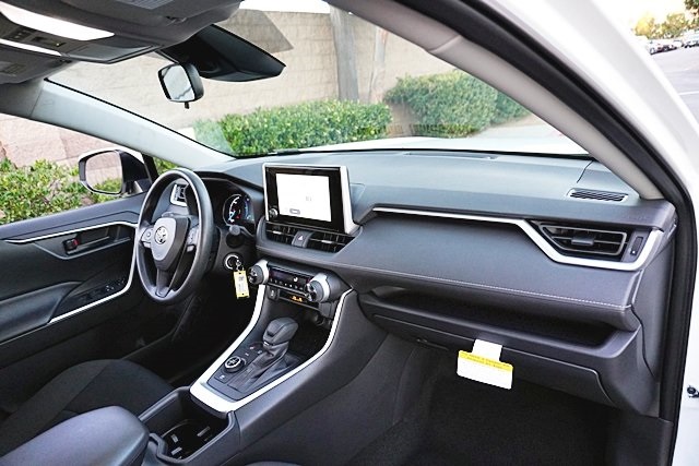 Used 2025 White Toyota LE image 9