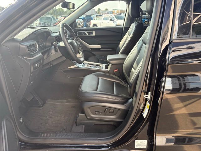 2023 Ford Explorer XLT photo 11