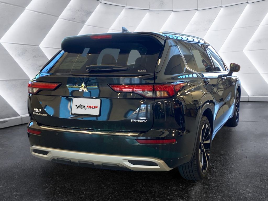 2023 Mitsubishi Outlander PHEV SEL photo 2