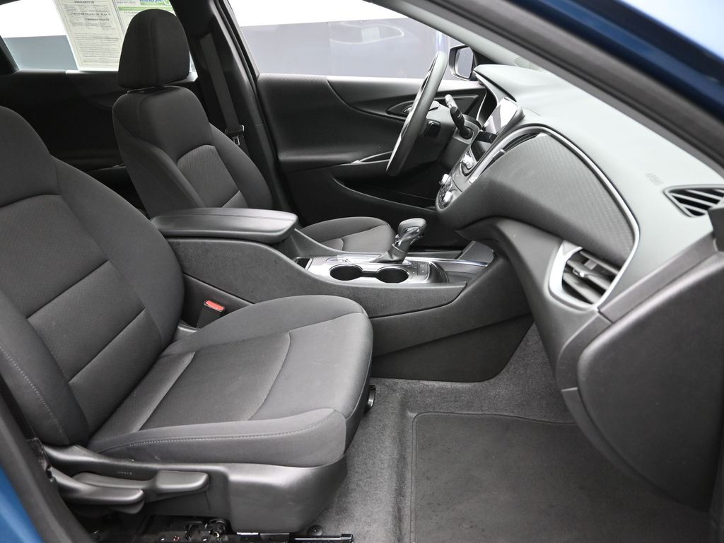 2024 Chevrolet Malibu 1LT photo 5