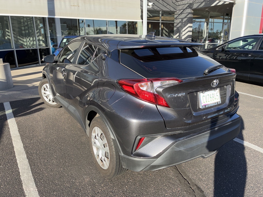 2020 Toyota C-HR LE photo 4