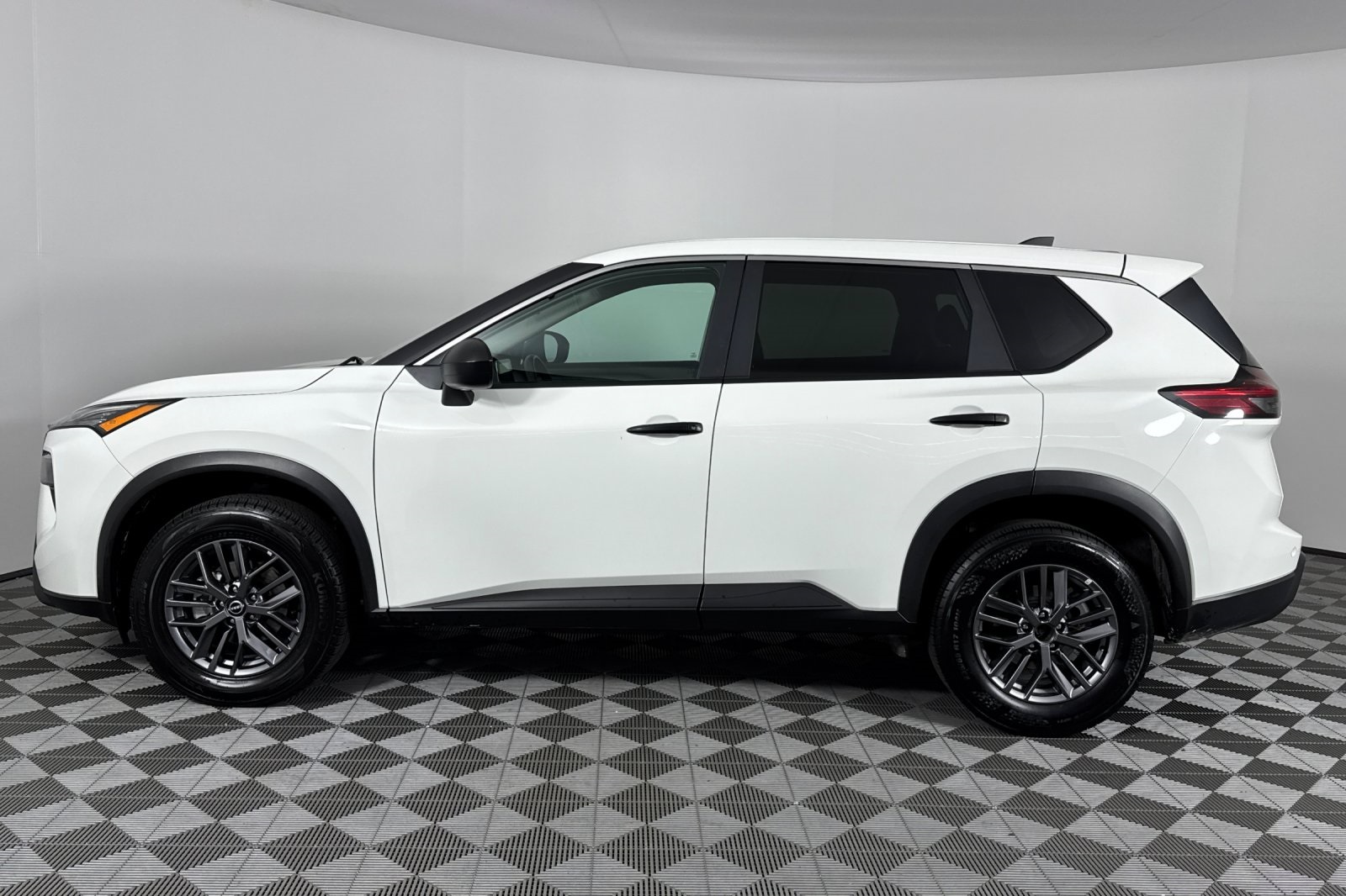 2024 Nissan Rogue S photo 6