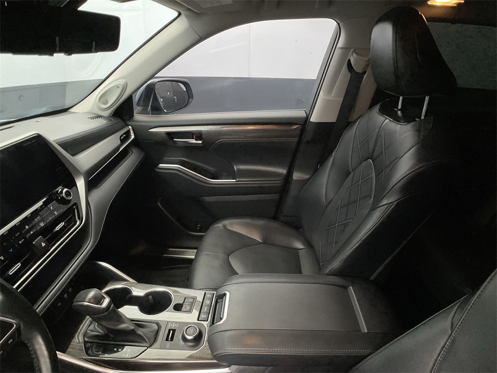 2021 Toyota Highlander Platinum photo 31