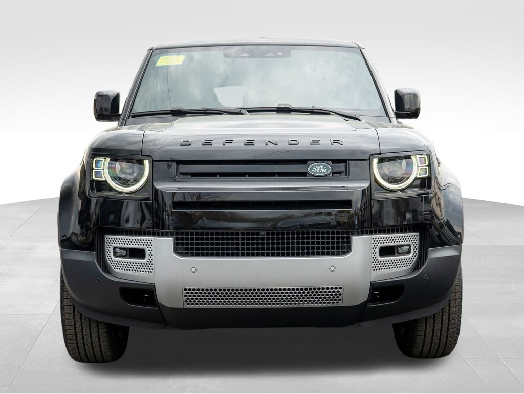 2025 Land Rover Defender 130 S photo 2