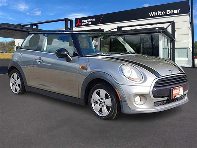 2018 MINI Cooper Base's photo