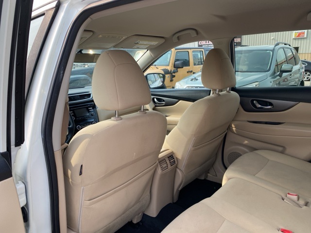 2016 Nissan Rogue SV photo 16