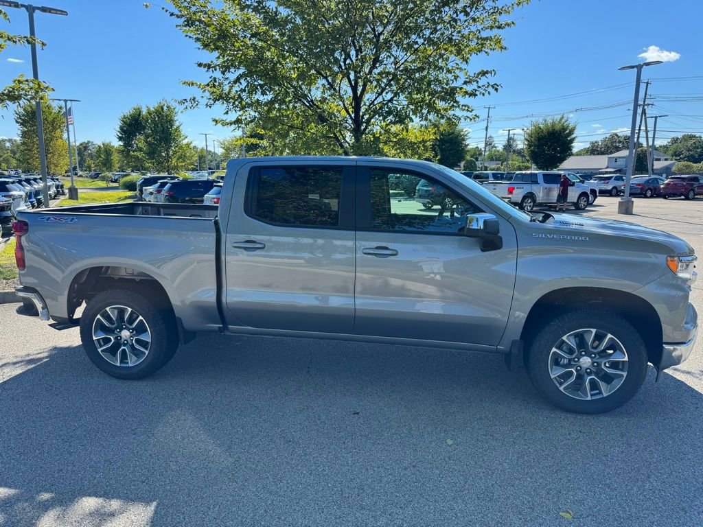 2025 Chevrolet Silverado 1500 LT photo 4