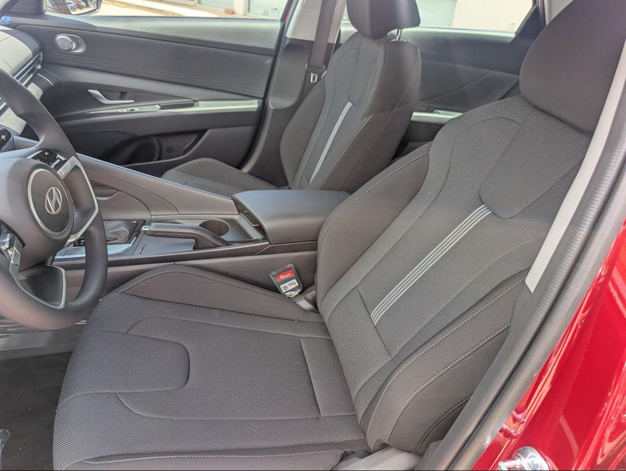2025 Hyundai Elantra SE photo 10