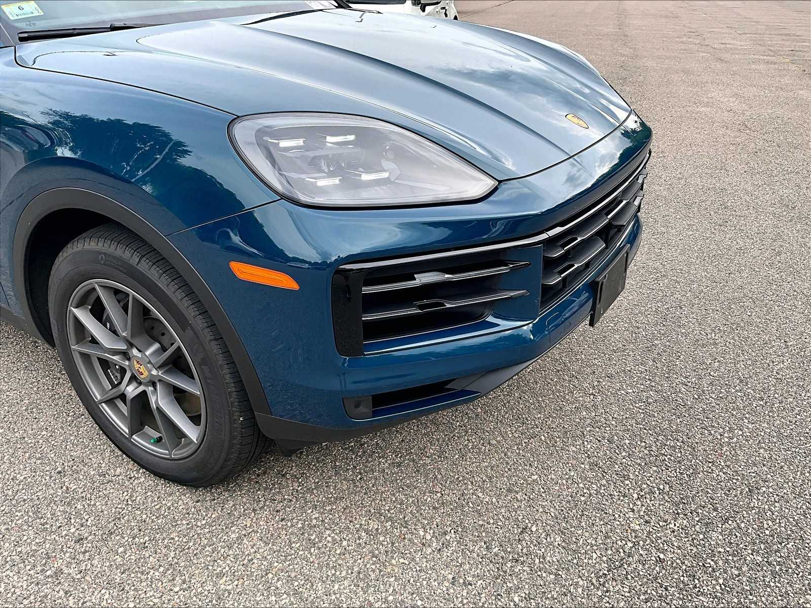 2024 Porsche Cayenne photo 5