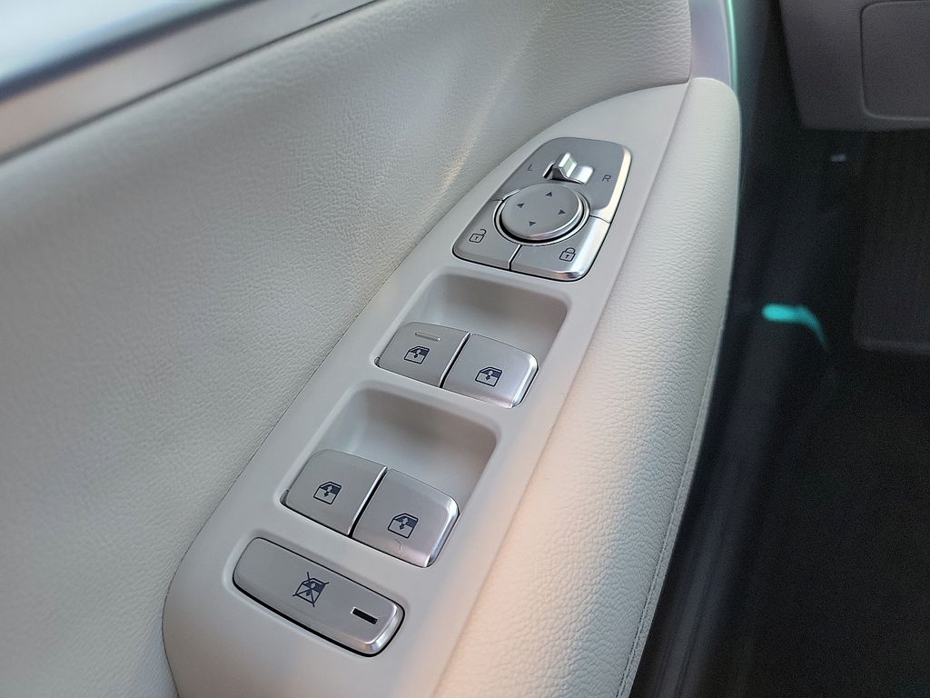 2024 Genesis G70 2.5T photo 12