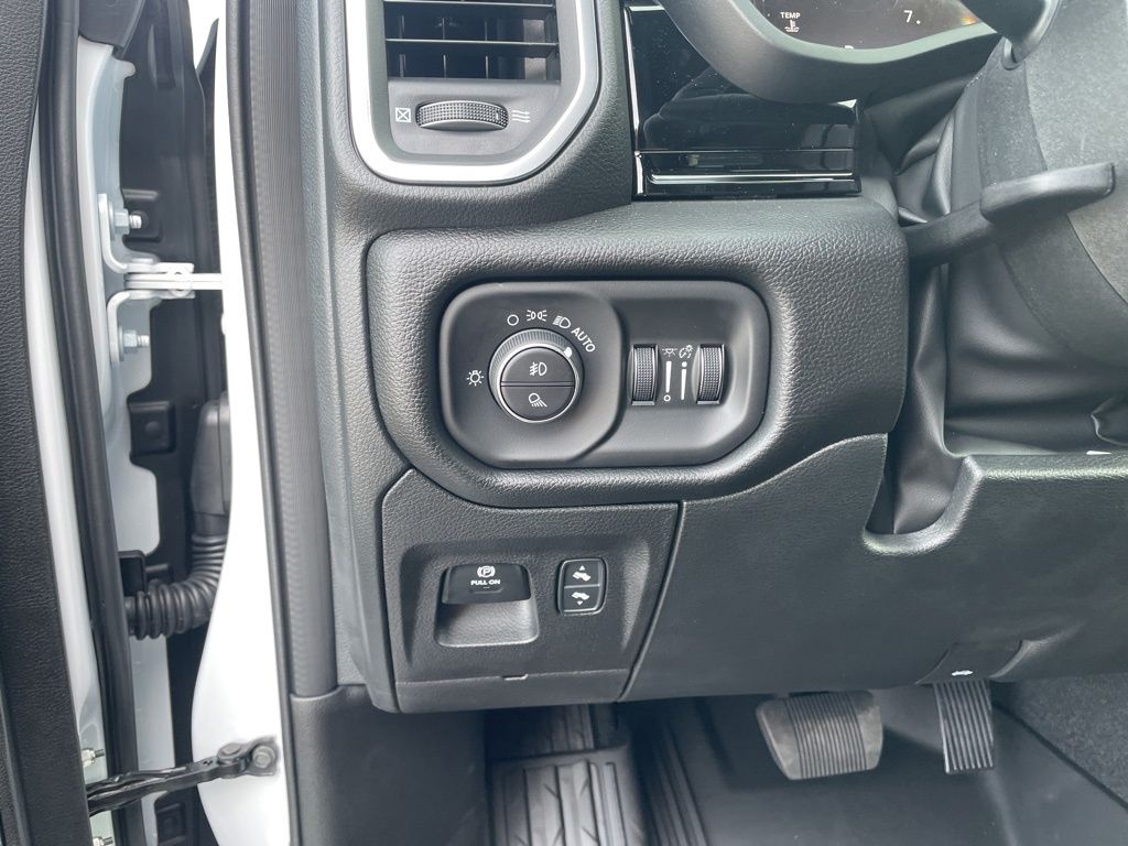 2026 Ram 1500 Laramie photo 17