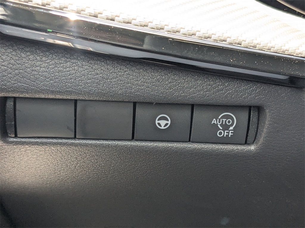 2025 Nissan Kicks SR photo 21